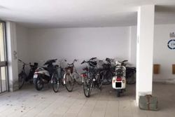 Covered motorcycle scooter seat - Lote 8654 (Subasta 8654)
