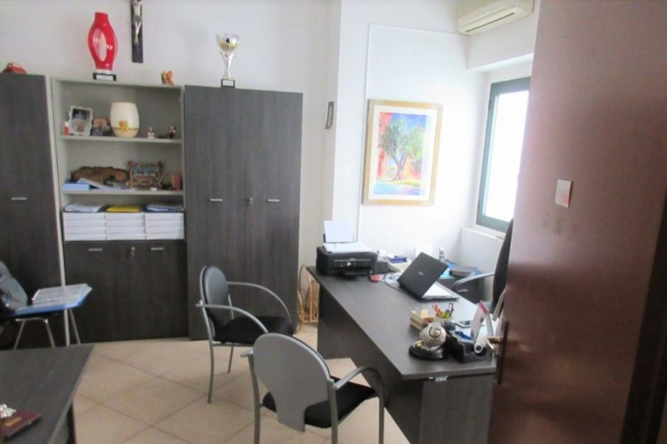 #8658 Laboratorio artigianale e corte privata in vendita - foto 3