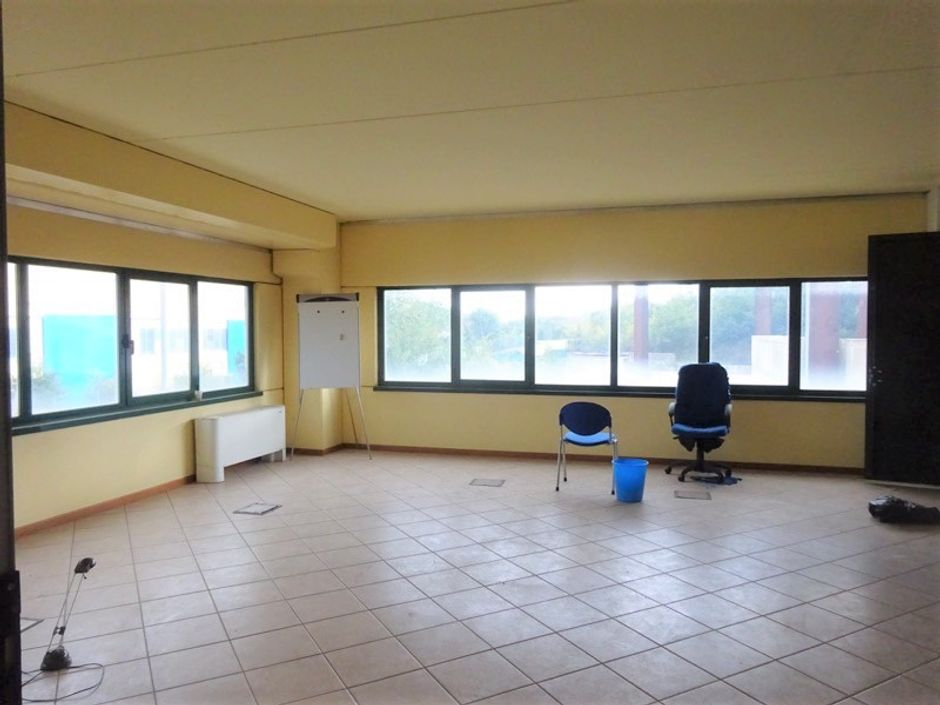 #8663 Capannone artigianale con uffici e corte privata in vendita - foto 8