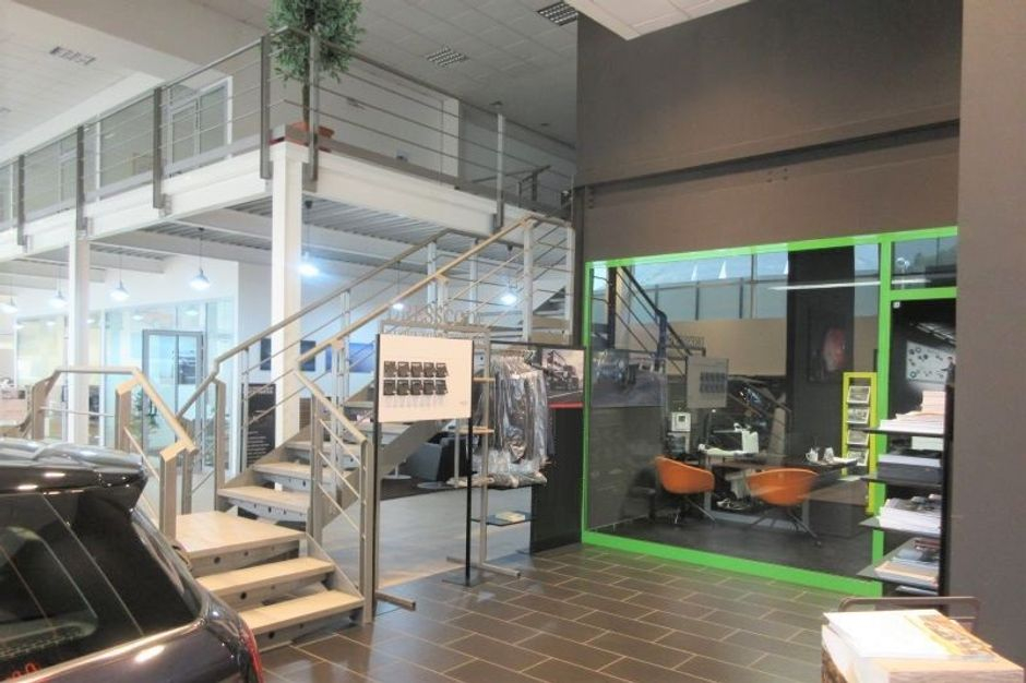#8769 Capannone artigianale con showroom e piazzale in vendita - foto 2
