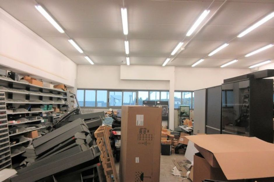 #8769 Capannone artigianale con showroom e piazzale in vendita - foto 5