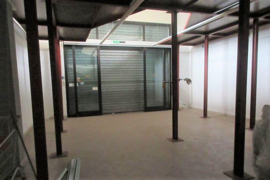 #8780 Locale commerciale con area di manovra in vendita - foto 1