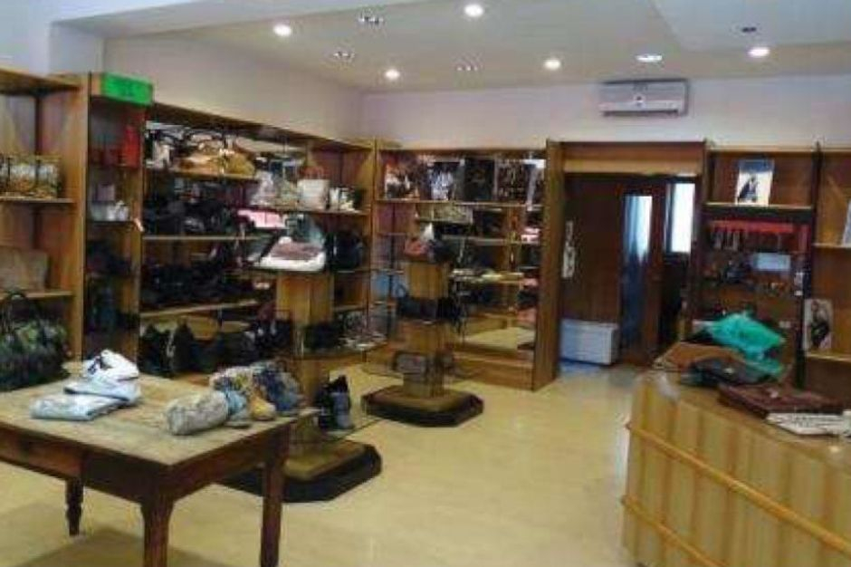 #8871 Fabbricato polifunzionale, negozio con appartamenti in vendita - foto 2
