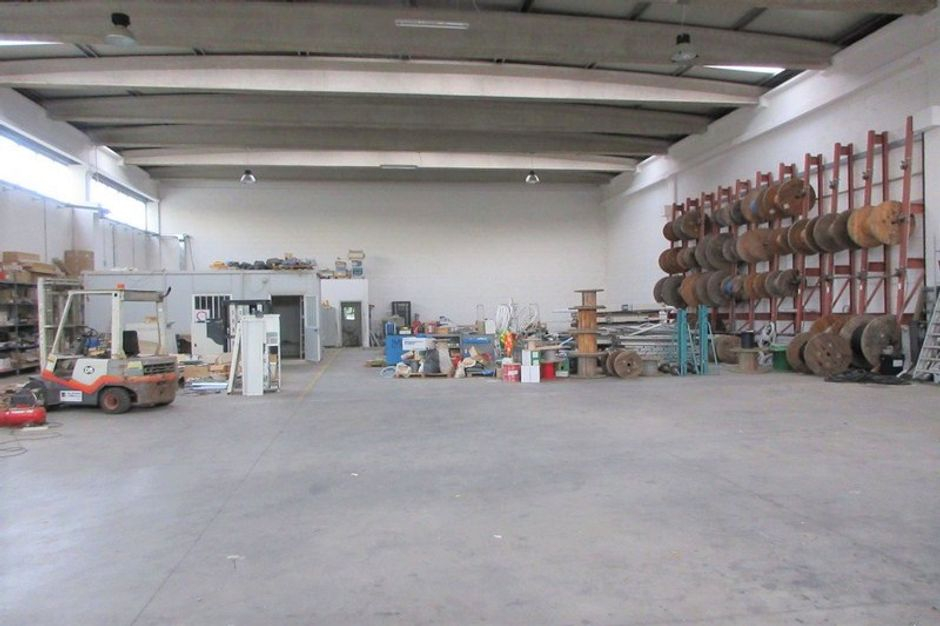 #8882 Porzione di capannone con box prefabbricato in vendita - foto 4