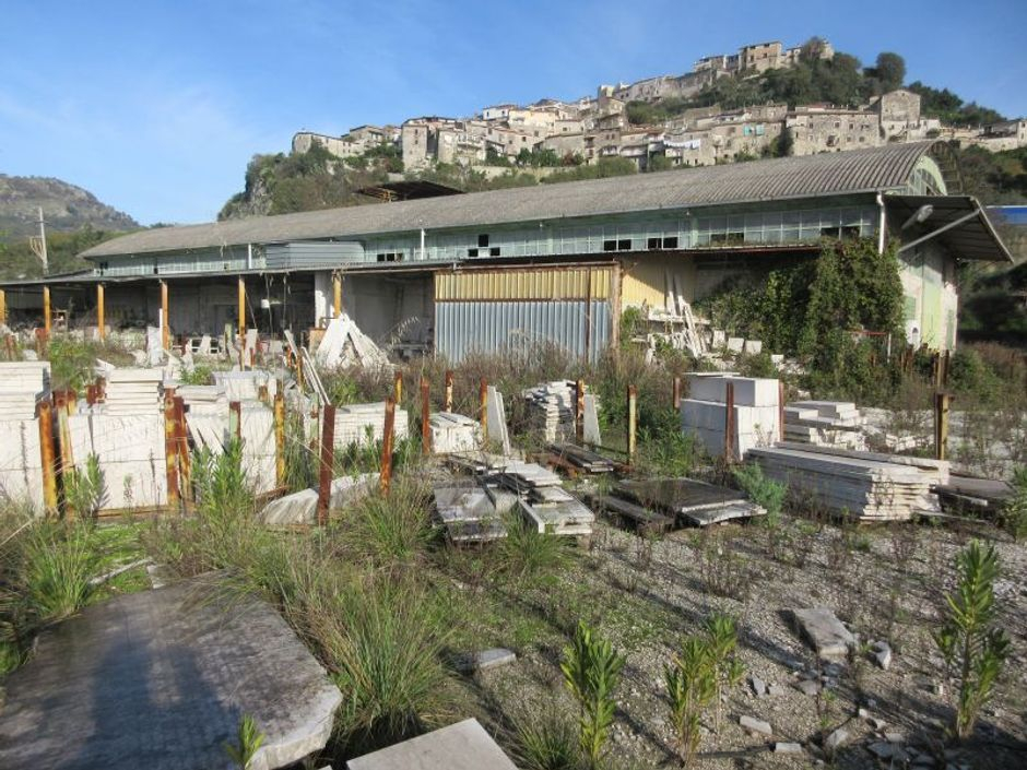#8925 Capannone con terreno circostante in vendita - foto 4