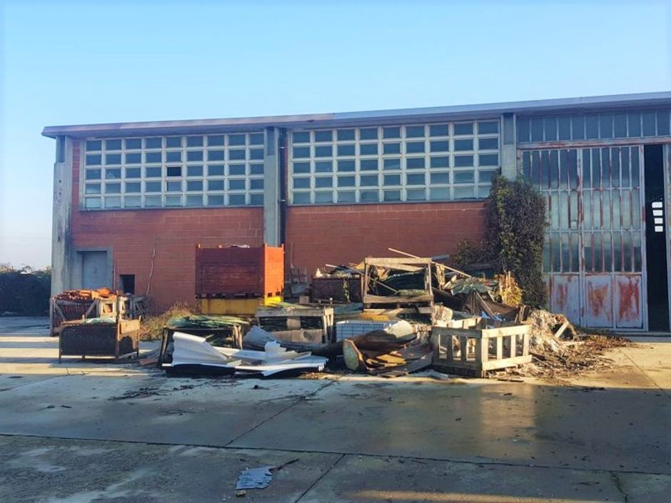 #8929 Capannone industriale con corte in vendita - foto 1