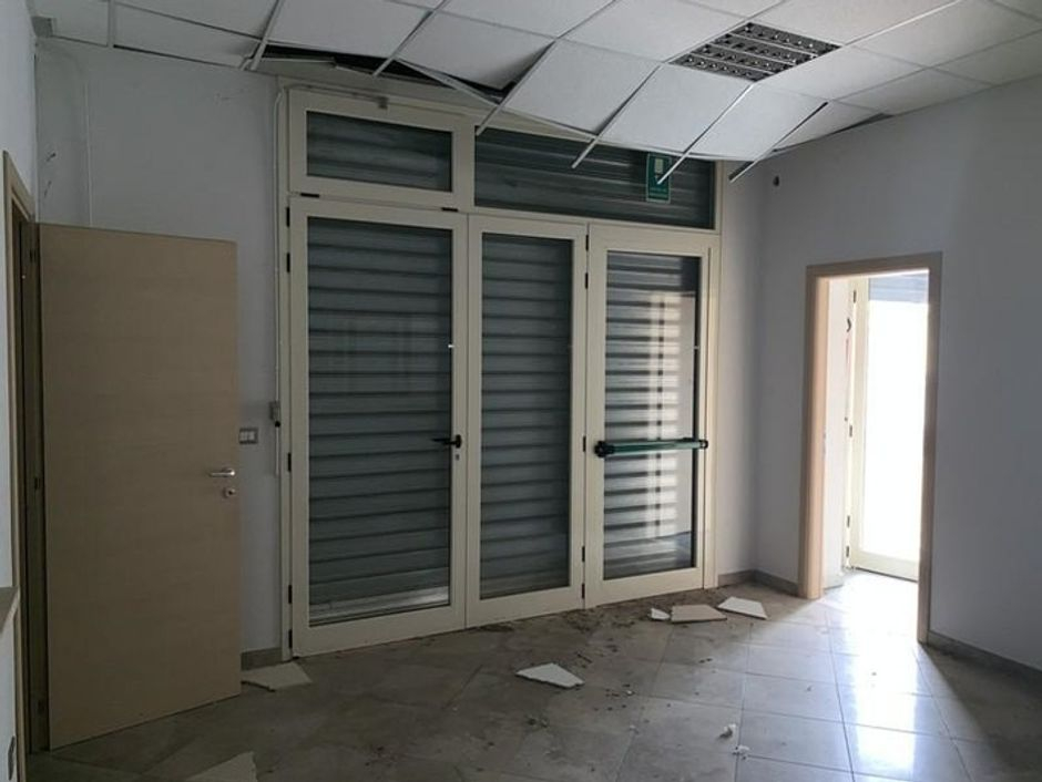 #8947 Locale commerciale di 254 mq con area di pertinenza in vendita - foto 4