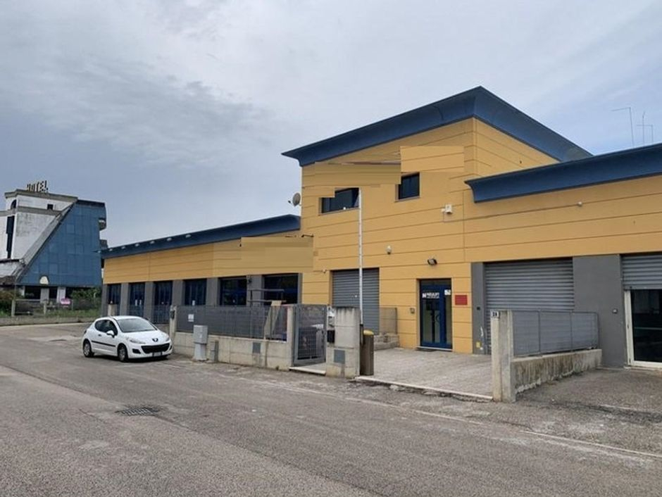#8947 Locale commerciale di 254 mq con area di pertinenza in vendita - foto 7
