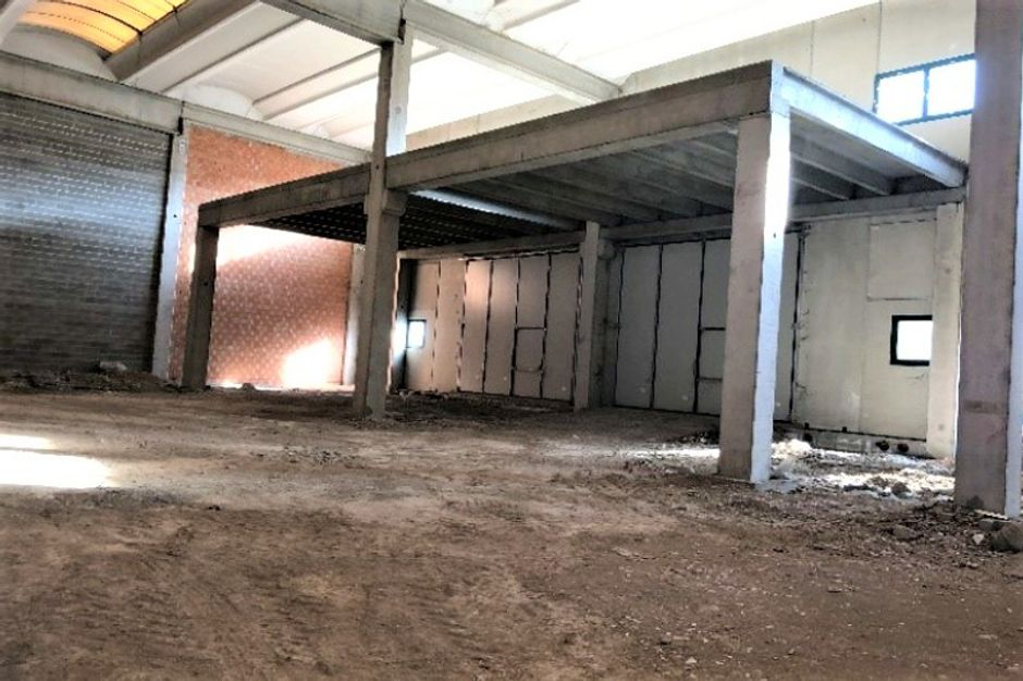 #8976 Capannone artigianale al grezzo arretrato in vendita - foto 4