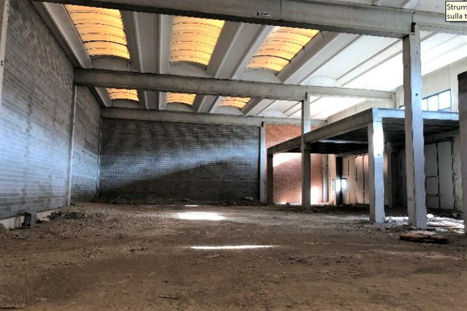 #8976 Capannone artigianale al grezzo arretrato in vendita - foto 6