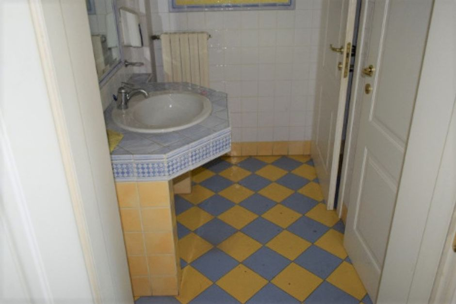 #9009 Complesso polifunzionale con ristorante, appartamenti, ufficio ed autorimesse in vendita - foto 4