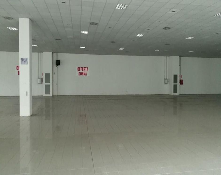#9016 Capannone commerciale di 1.690 mq in vendita - foto 2