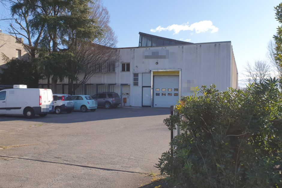 #9053 Capannone con palazzina uffici e abitazione custode in vendita - foto 1