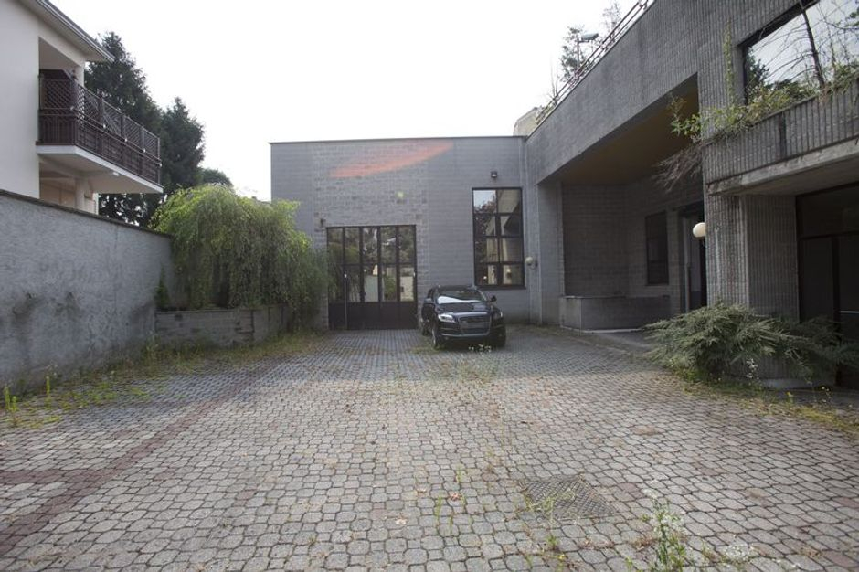 #921 Capannone con tetto giardino e piscina in vendita - foto 6