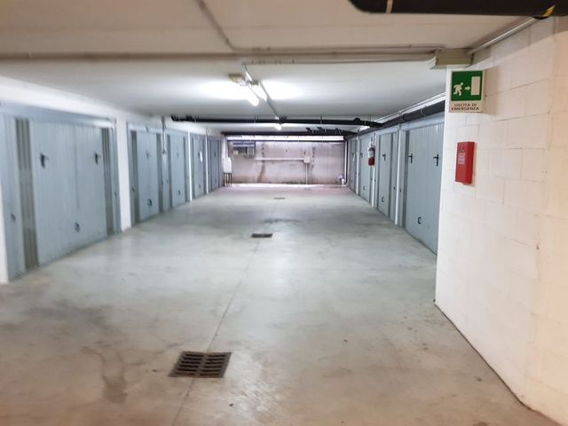 Garage in vendita