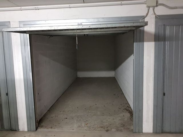 Garage in vendita