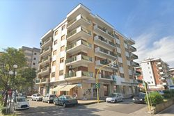 First floor apartment and attic cellar - Lot 9353 (Auction 9353)