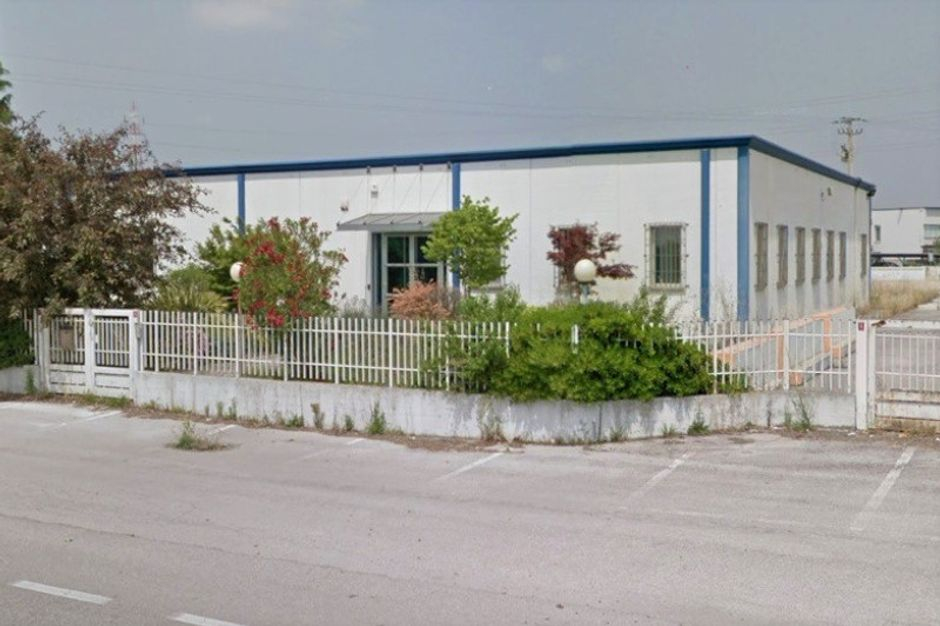 #9362 Complesso produttivo con uffici e due capannoni in vendita - foto 3