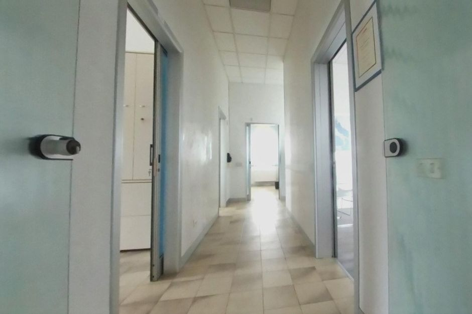 #9362 Complesso produttivo con uffici e due capannoni in vendita - foto 4