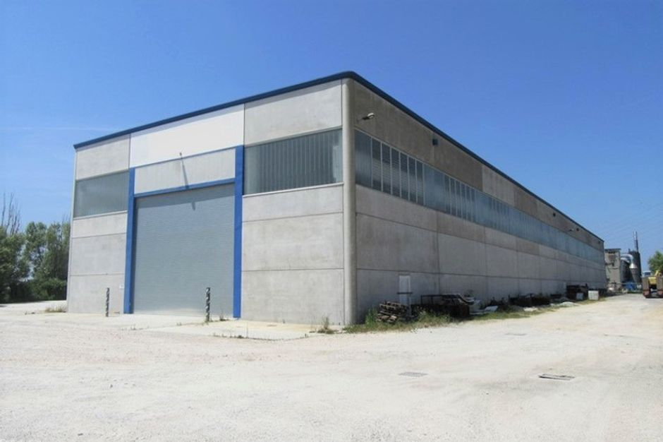 #9362 Complesso produttivo con uffici e due capannoni in vendita - foto 7