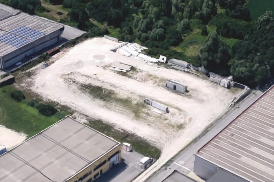 #9362 Complesso produttivo con uffici e due capannoni in vendita - foto 10