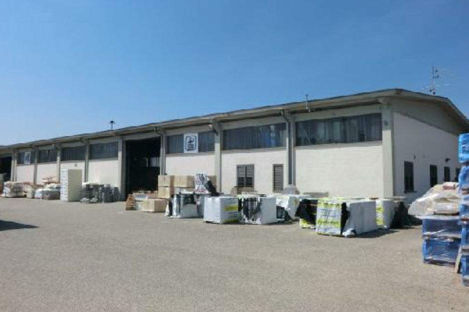 #9372 Porzione di capannone artigianale con appartamento in vendita - foto 1