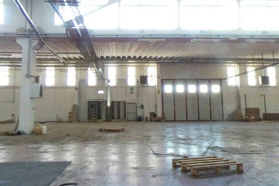#9377 Capannone produttivo con corte esclusiva in vendita - foto 8