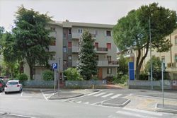 Office on two floors with private courtyard - Lote 9395 (Subasta 9395)