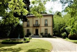 Villa storica con ampio giardino e servizi - Lotto 9396 (Asta 9396)