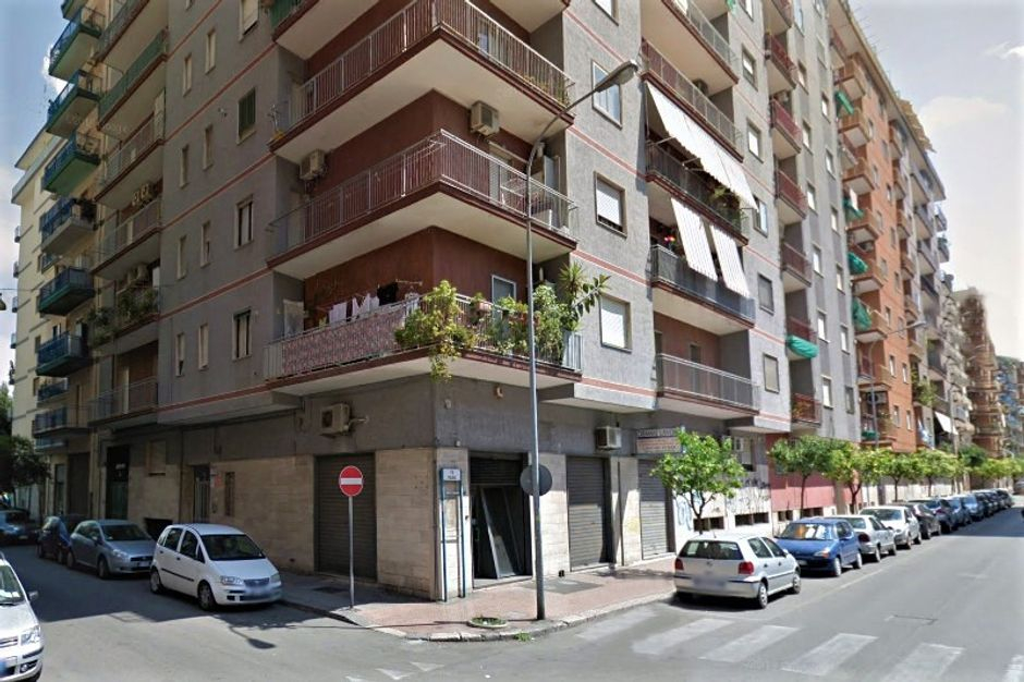 #9399 Locale commerciale in centro città in vendita - foto 3