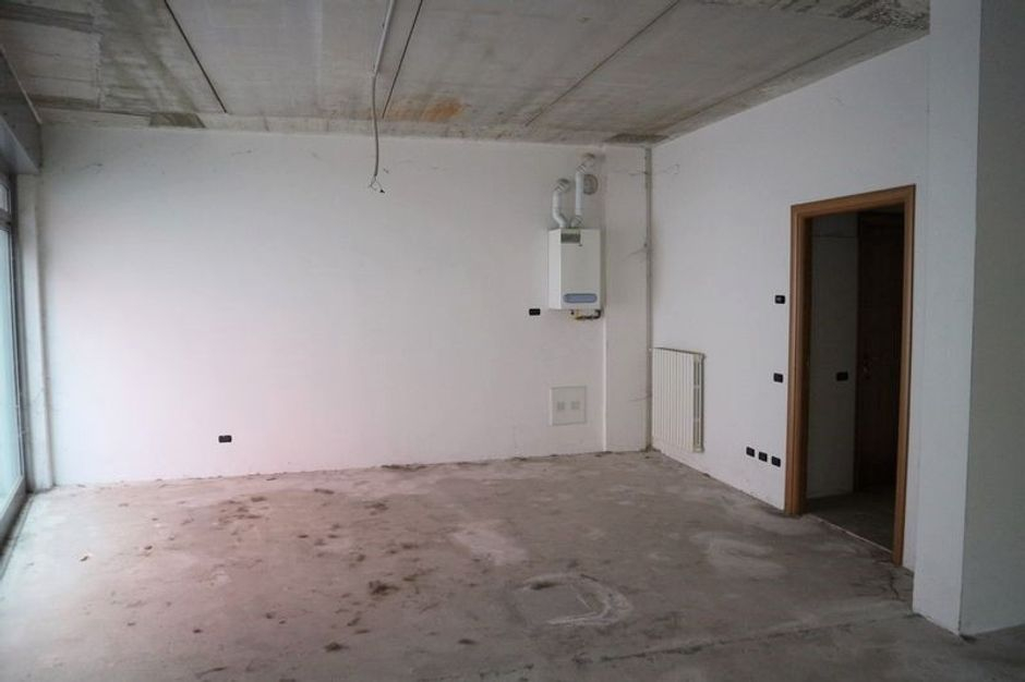 #9463 Negozio (sub 7) in complesso residenziale in vendita - foto 2