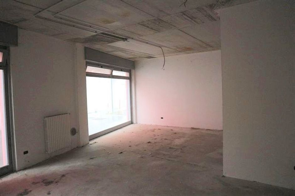 #9463 Negozio (sub 7) in complesso residenziale in vendita - foto 3