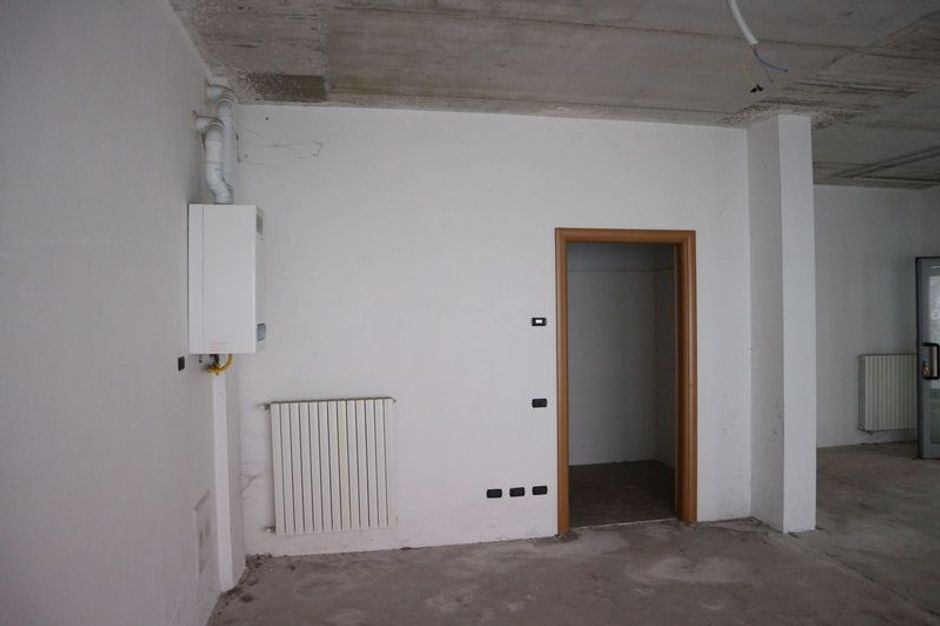 #9463 Negozio (sub 7) in complesso residenziale in vendita - foto 4