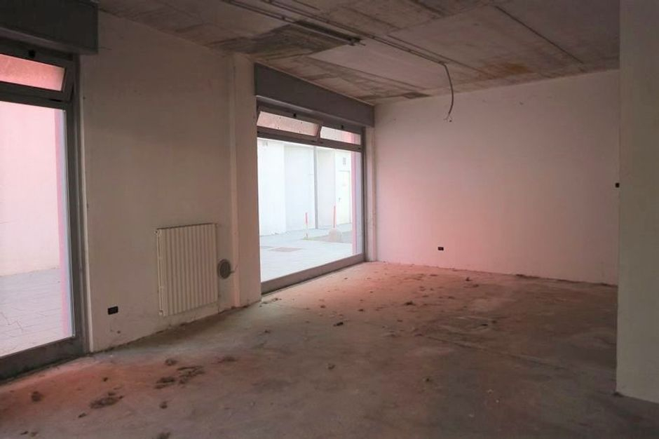 #9463 Negozio (sub 7) in complesso residenziale in vendita - foto 5