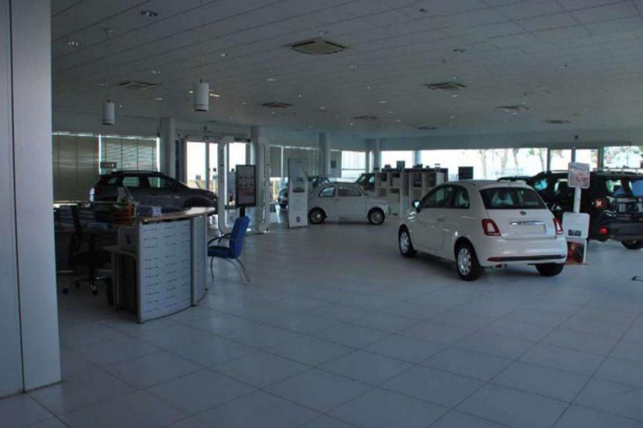 #9532 Complesso commerciale per autosalone e officina in vendita - foto 2