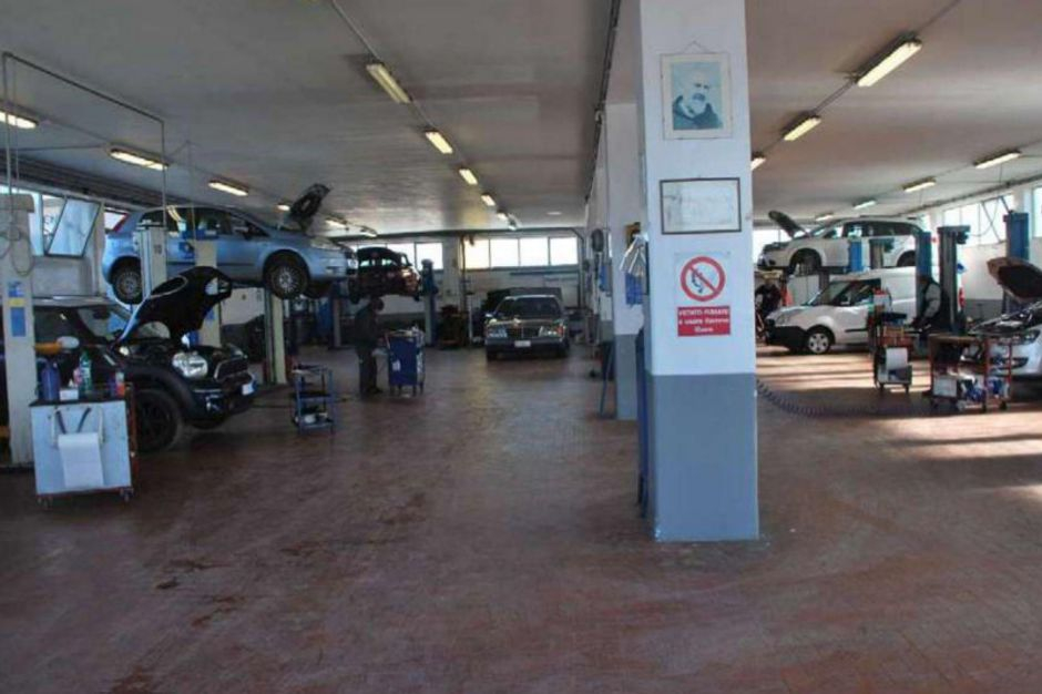 #9533 Complesso commerciale per carrozzeria e officina in vendita - foto 6