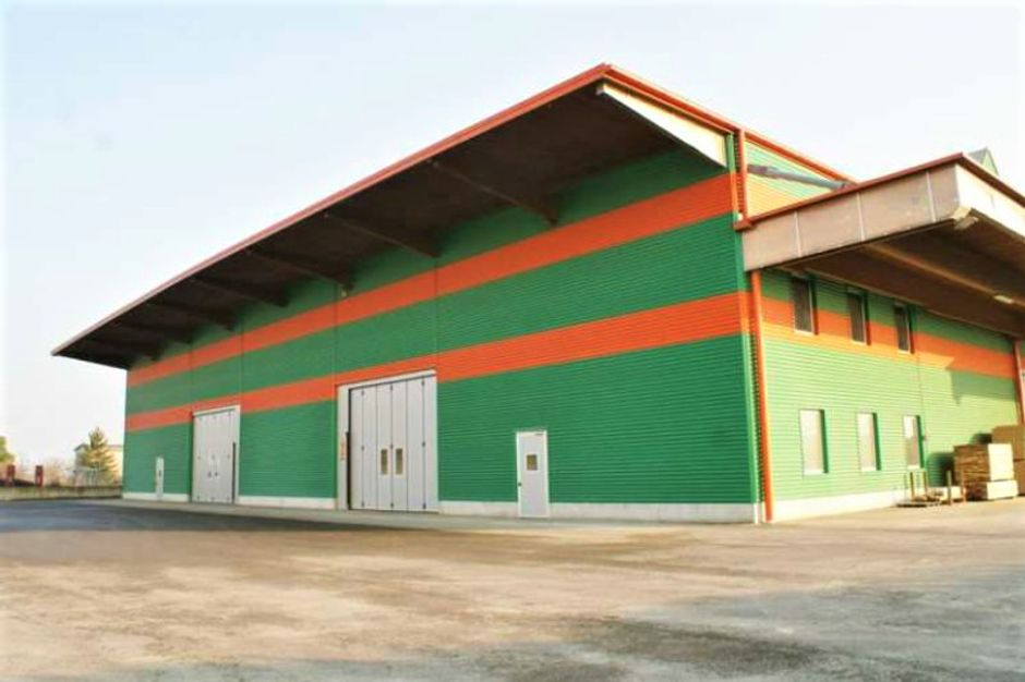 #9569 Complesso industriale con aree pertinenziali e terreno in vendita - foto 1