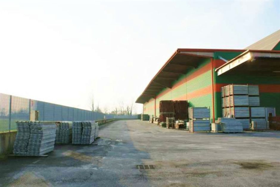#9569 Complesso industriale con aree pertinenziali e terreno in vendita - foto 2