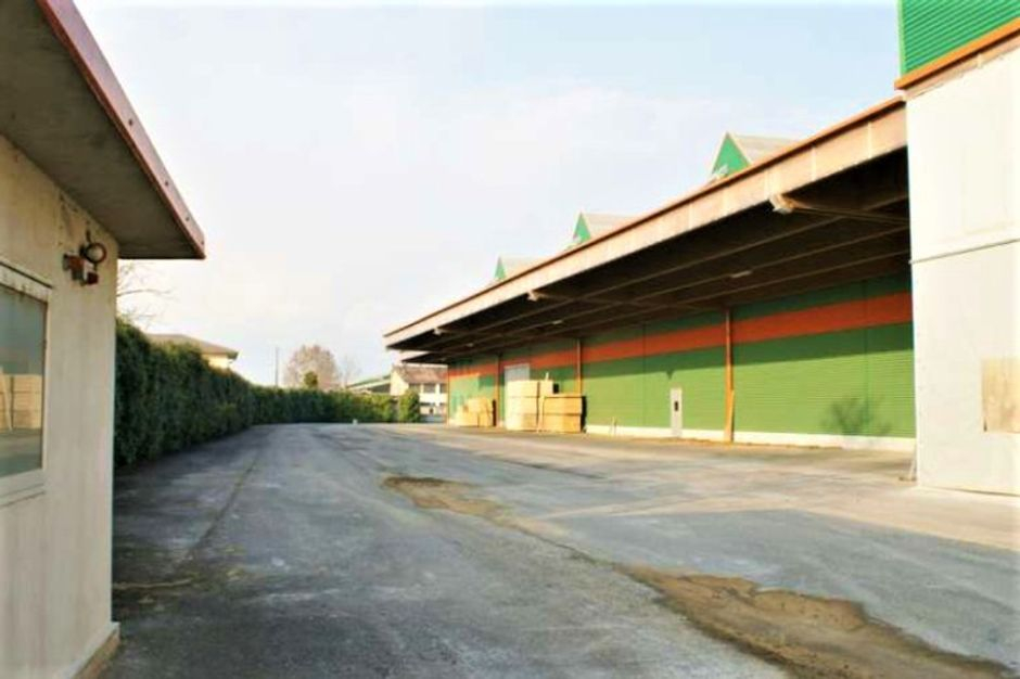 #9569 Complesso industriale con aree pertinenziali e terreno in vendita - foto 4