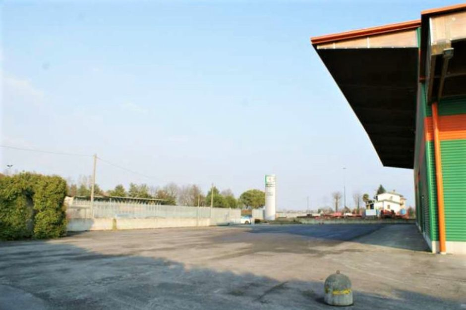 #9569 Complesso industriale con aree pertinenziali e terreno in vendita - foto 5