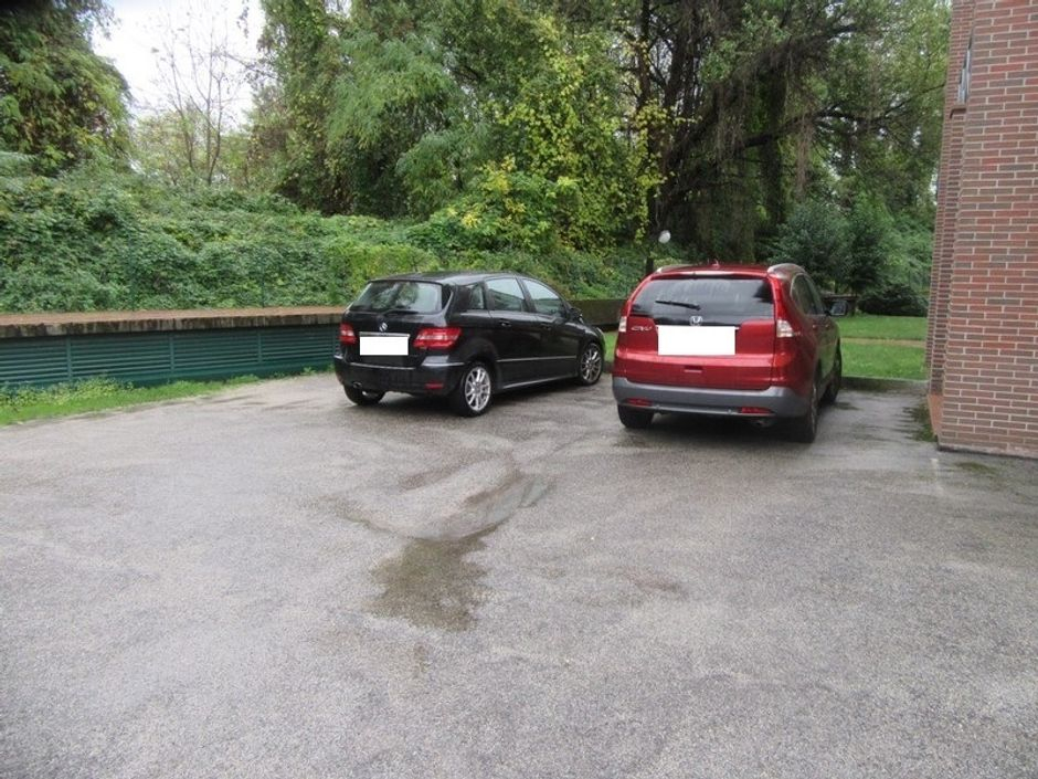 #9623 Negozio al piano terra con garage e posti auto in vendita - foto 4