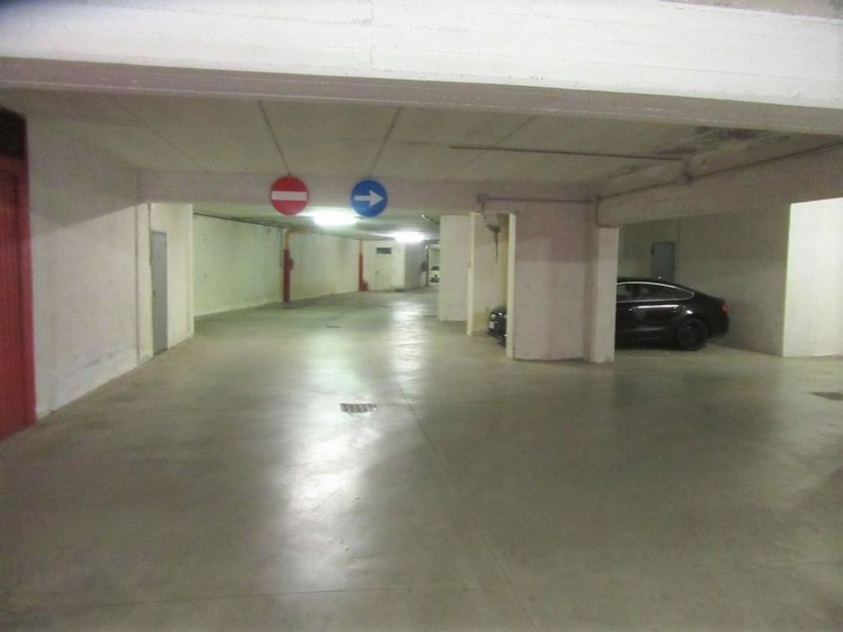 #9623 Negozio al piano terra con garage e posti auto in vendita - foto 6