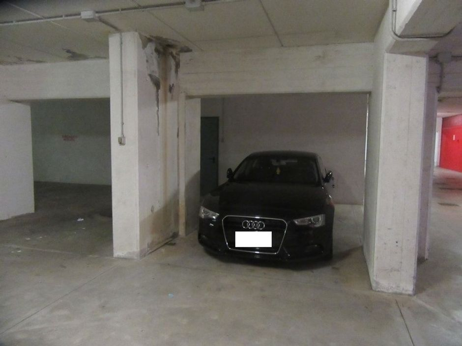 #9623 Negozio al piano terra con garage e posti auto in vendita - foto 9