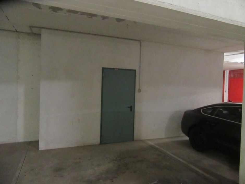 #9623 Negozio al piano terra con garage e posti auto in vendita - foto 11