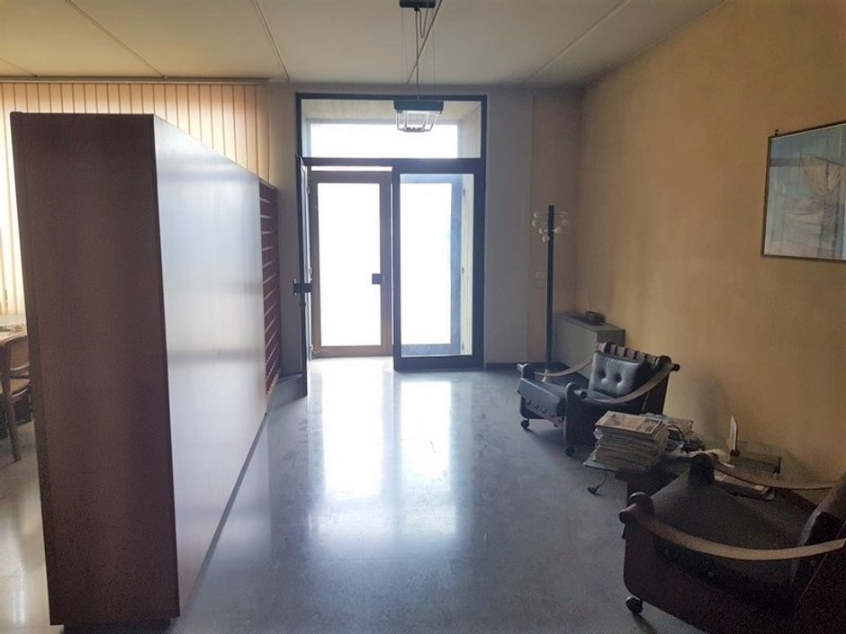 #9662 Capannone artigianale con ufficio in vendita - foto 6