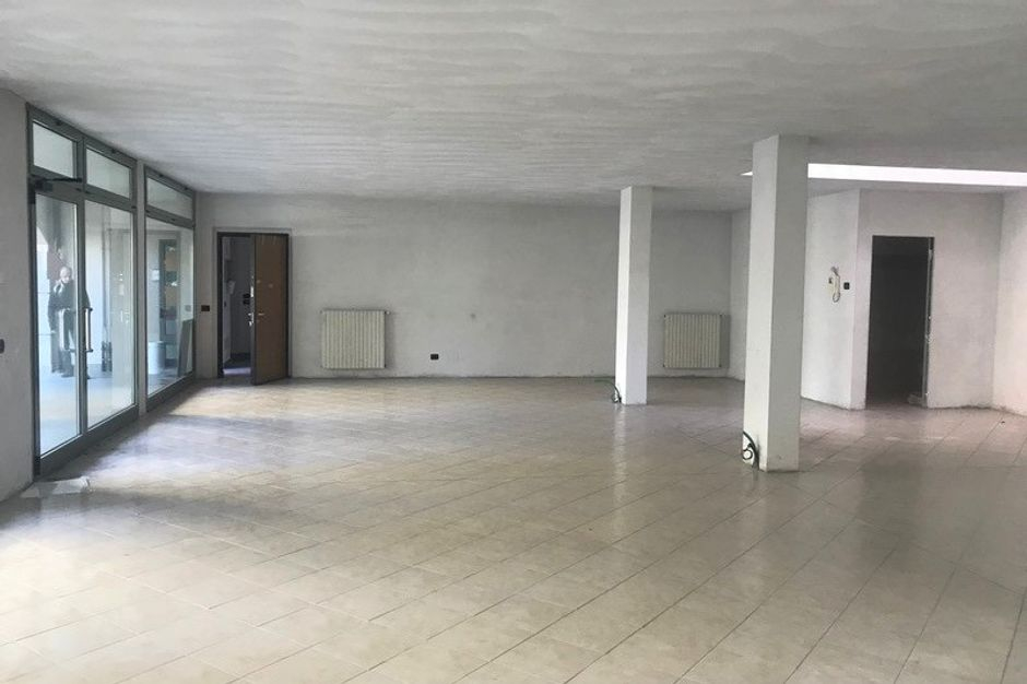 #9688 Negozio con autorimessa in centro storico in vendita - foto 3