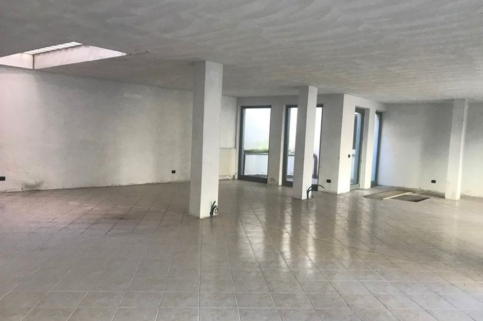#9688 Negozio con autorimessa in centro storico in vendita - foto 4
