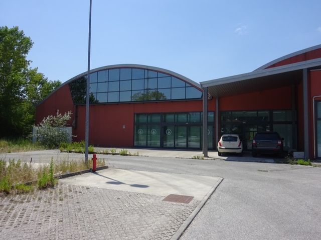 Negozi in vendita