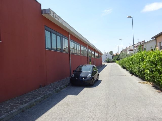Negozi in vendita