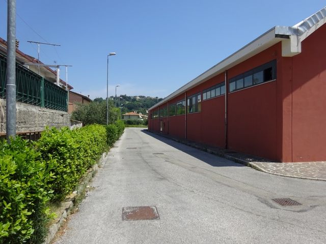 Negozi in vendita